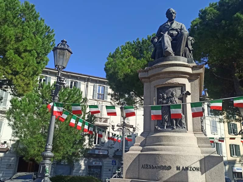 Alessandro Manzoni's statue, Lecco