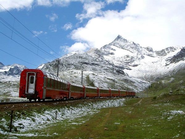 Lake Como, St. Moritz & Bernina Express from Milan