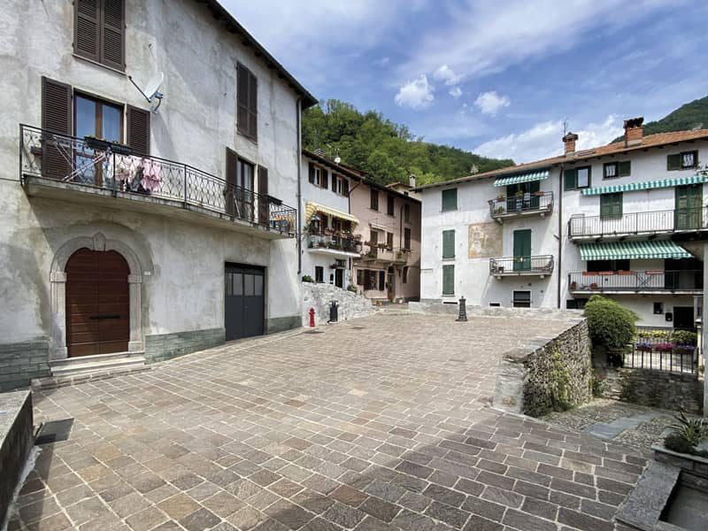 Small square in the hamlet of Nobiallo, Menaggio