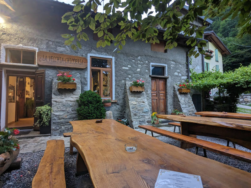 La Vecchia Chioderia farmhouse (outdoor tables)