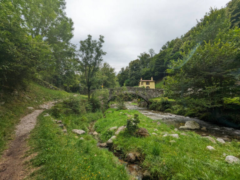 Val Sanagra: beautiful trails along the stream that flows into Menaggio